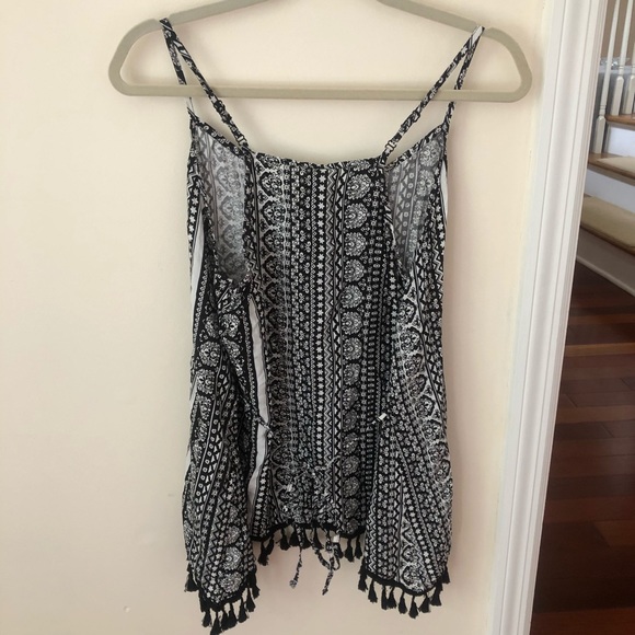 Women’s American Rag Macy’s Boulder Fest Black and White Flowy Printed Tank Top - Picture 2 of 4